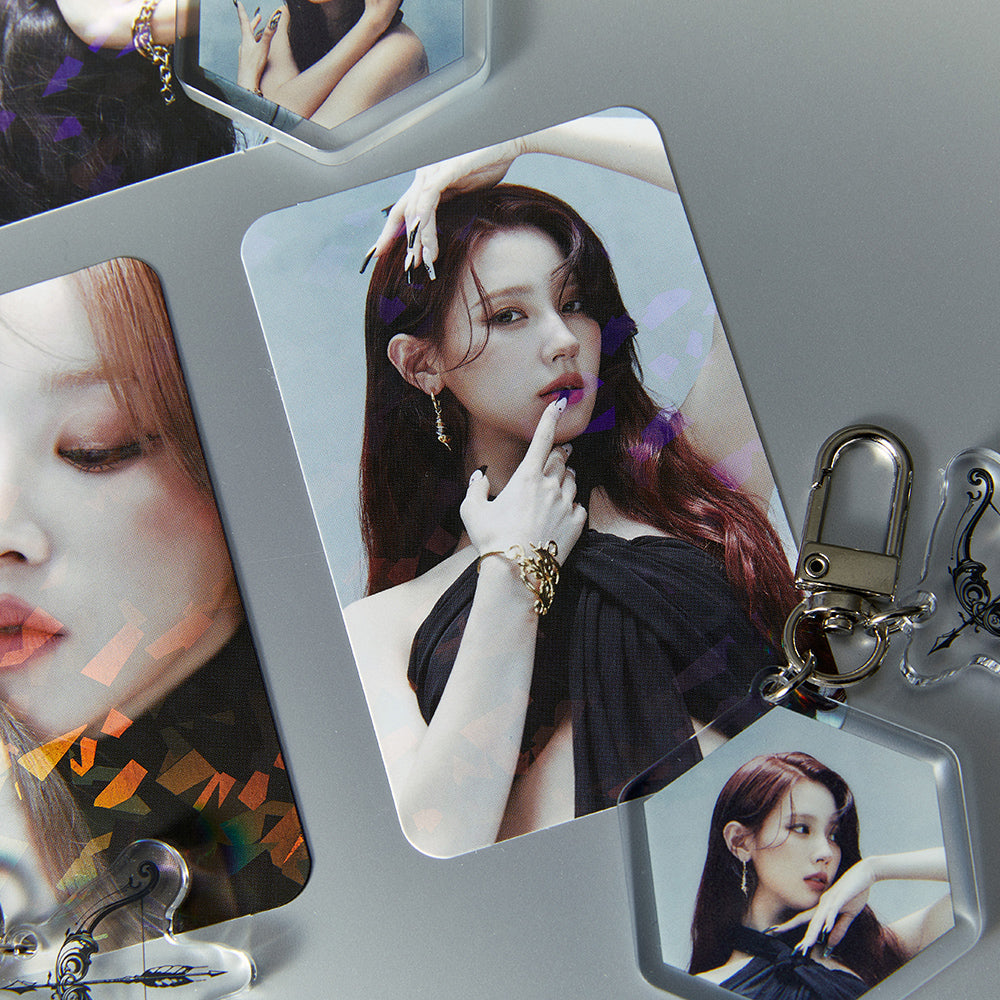 (G)I-DLE - SUPER LADY OFFICIAL MD ACRYLIC KEYRING PHOTOCARD SET 0 VER. - COKODIVE